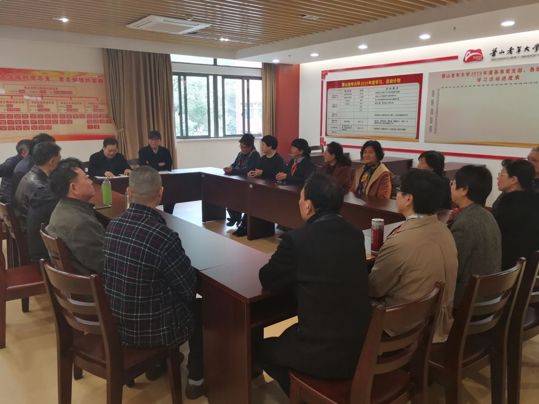 党员学习2.jpg 党员学习2.jpg