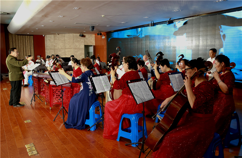 校民乐队《地道战》.jpg 校民乐队《地道战》.jpg