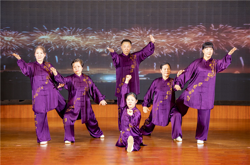 校太极俱乐部《我爱你中国》.jpg 校太极俱乐部《我爱你中国》.jpg