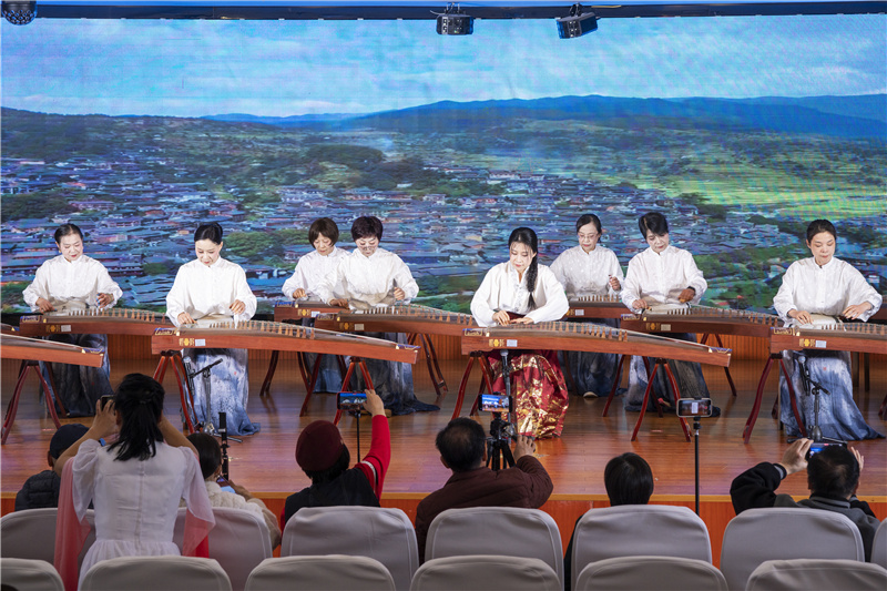 古筝提高一班《彝族舞曲》.jpg 古筝提高一班《彝族舞曲》.jpg