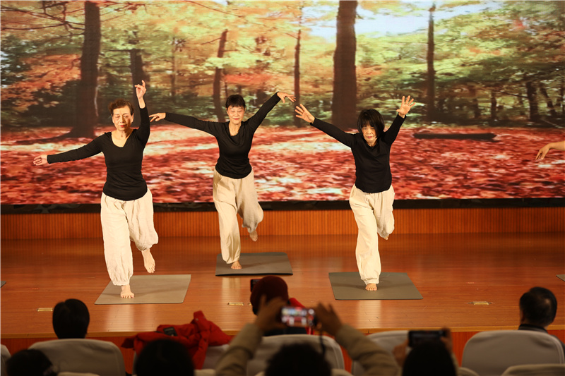 瑜伽一班《Because of you》.jpg 瑜伽一班《Because of you》.jpg